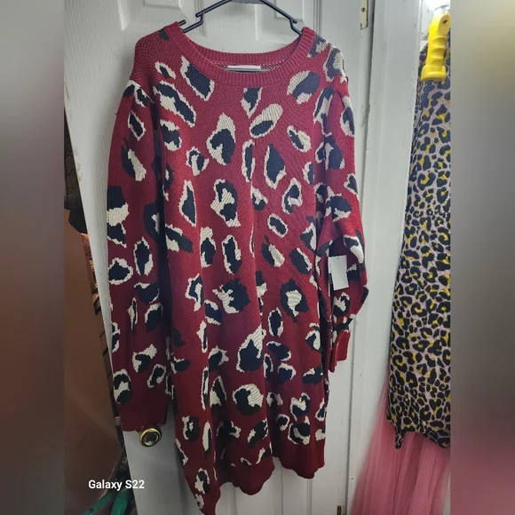 Sweater - Picture 4 of 4